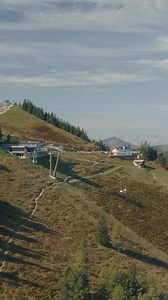 😃 Lust auf ein Sommerabenteuer in den Salzburger Bergen? 💡 Erlebe unvergessliche Abenteuer, Familienspaß und Genussmomente mit Salzburgs besten Sommerbergbahnen 🚡☀️ 🧡 Tauche ein in atemberaubende Panoramen 🌄✨ und lass dich von der Qualität der Bergbahnen begeistern 💯 | SalzburgerLand