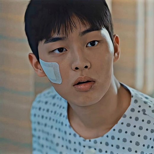 Suho Sick Scene 😢 Si-eun Brings Food & First Smile | Weak Hero Class 1 Emotional Moment #shorts