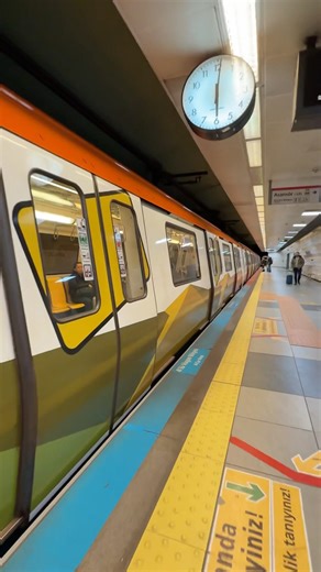Metro binerken 🚇 #asmr #shorts #istanbuldiaries #istanbulmetro