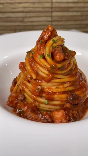 Ricetta Spaghetti alla Chitarra con Ragù di Polpo di Giulia De Nisi