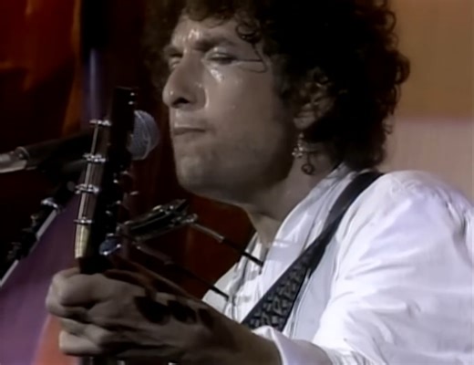 Bob Dylan / Keith Richards / Ron Wood - Blowin' In The Wind (Live Aid 1985) Bob Dylan, Keith Richards and Ron Wood performing at Live Aid in front of 100,000 people in the John F. Kennedy Stadium, Philadelphia USA on the 13th July, 1985. | Top Hat Crew's "Live Music Archives"