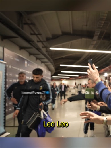 LEO FLORES CUANDO ESCUCHÓ