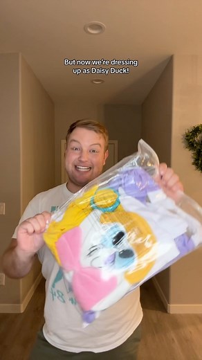 Daisy Duck Costume! #disney #daisyduck #funnyreels #disneyreels #mrthomasenglish | Mrthomasenglish