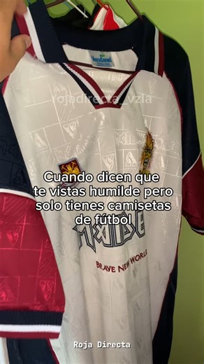Roja Directa on Instagram: "Exceso de humildad. ¿YA TIENES TU HUMILDE CAMISETA? #futbol #uefachampionsleague #jersey #kit #football #soccer #retro #franelas #camiseta #barcelona #realmadrid"