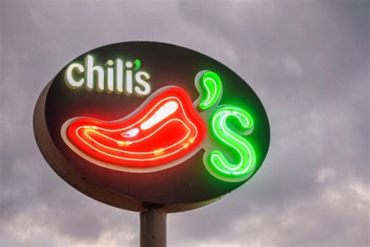 Chili’s viral post on Ruth’s Chris dress code sparks online debate