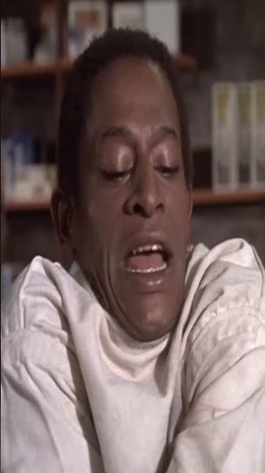 Starsky & Hutch Huggy Bear and tries to teach the boys a new trick