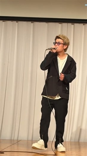 ロンフーあつし on Instagram: "イベント夢現で退院してすぐのなにわの桑田佳祐みっちゃんと奇跡の地球を歌ってきた。 鍵盤はののさん✨ ののさんの良いカットがなくて動画に映ってなくてゴメン🙏 そして、急遽の変更にも即座に対応してくれた主催のみんなスタッフに本当に感謝でした！ ありがとうございました。 とにかく無事にみっちゃんが歌うことができて良かった✨ #奇跡の地球 #桑田佳祐mrchildren #歌ってみた #なにわの桑田佳祐みっちゃん #復活ライブ #夢現 #神戸メリケンパークオリエンタルホテル #田村淳 #田村淳そっくりさん #ロンフーあつし"