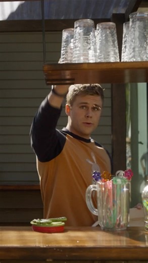 🎥 « Destination Finale Bloodlines », le 14 mai au cinéma Fini les bbq avec la famille Synopsis: Hantée par un cauchemar terrifiant qui revient sans cesse, Stefanie, étudiante à l’université, rentre chez elle pour retrouver la trace de la seule personne susceptible d’enrayer ce cycle infernal et de sauver ses proches du sort funeste qui les attend… 📍 Abonne toi pour plus de recommandations de films, ainsi pour l’actualité du cinéma : @cinebreakfr #finaldestination #destinationfinale | CINÉ BREA