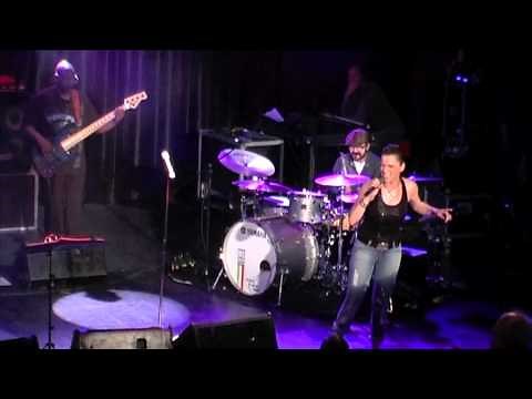 Julia Neigel- Schatten an der Wand