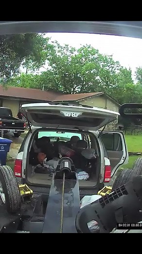 Repo in action. Debtor tries to bust out my window. #repo #repossession #towtruck #repoman #repocar