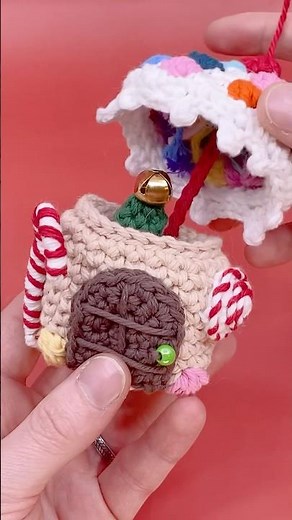 Crocheting a gingerbread house with a secret 🍭 Pattern on Club Crochet