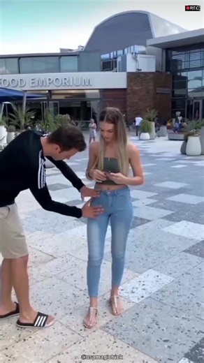 Amazing Magic Trick Revealed: Watch How It's Done!