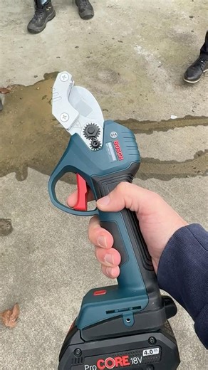 Bosch Professional GPC18V-32P Pipe cutter #powertools #boschprofessional #pipe #cutter