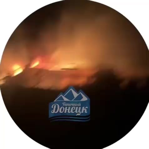 🇺🇦 Night Strikes in Occupied Donetsk: Sigma Hypermarket Targeted by Ukrainian Drones In the evening hours, Ukrainian FP-2 UAVs carried out precision strikes on the Sigma hypermarket in temporarily occupied Donetsk. The building, formerly part of the French Auchan chain, has been heavily damaged in the operation. The strikes are part of ongoing efforts by Ukraine’s Unmanned Systems Forces, particularly the 427th Separate Drone Systems Regiment “Rarog”, to disrupt Russian operations and logistic