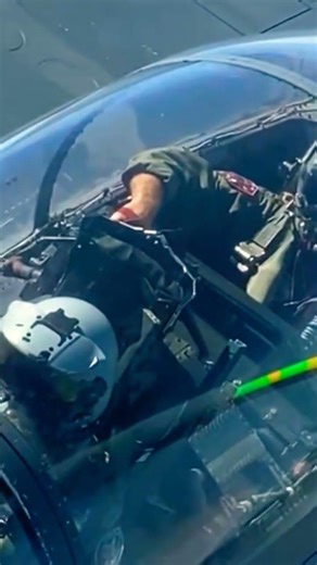 Mid-Air Refueling of Fighter Jets 😱🔥 | How Warplanes Never Run Out of Fuel! #fighterjet #shorts