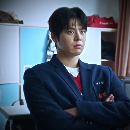 V o r t e x ? on Instagram: "#Japan is turning footsteps into electricity! Using piezoelectric tiles, every step you take generates a small amount of energy. Millions of steps together can power LED lights and displays in busy places like Shibuya Station. A brilliant way to create a sustainable and smart city turning m..."