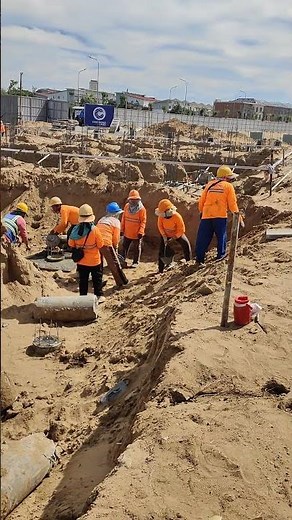 Manual Lean Concrete Pouring for Building Footings