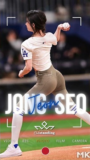 📸✨ #OutstandingGallery #OutstandingWoman Jeon Jong-seo Los Angeles Dodgers
