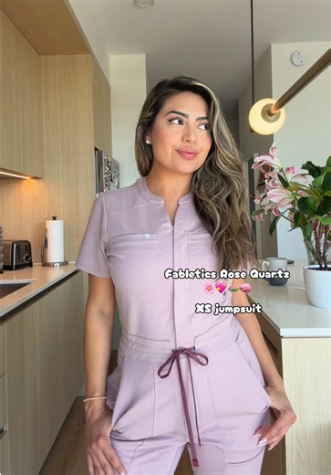 Obsessed with my new @fabletics scrubs rose quartz jumpsuit!! 🌸💖🧠🪷🙇🏻‍♀️ #scrubs #doctor #healtchare #fableticspartner #scrubsmadetomove