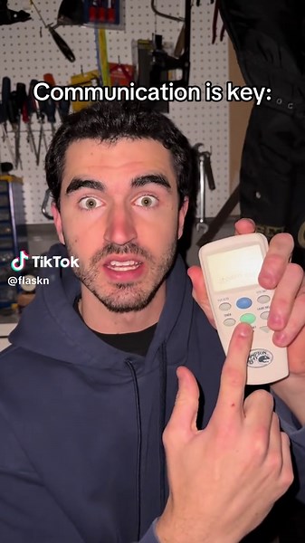 Walkie talkie mid hunt #gaming #flaskn #funny #phasmophobia #skit