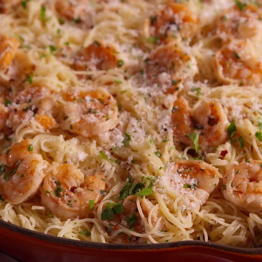 No one can resist this Garlic Butter Shrimp Pasta. Full recipe: http://dlsh.it/38JtaqM | Delish