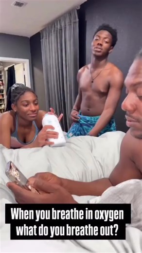 IG: lootenant_ (@lootenant_)’s video of girl eating baby powder