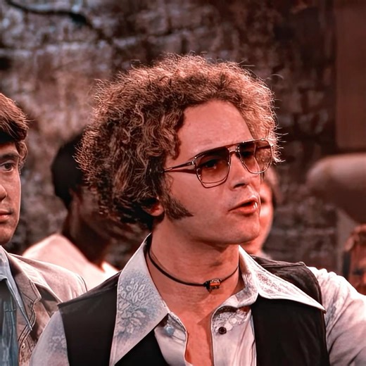 Hyde convinced the doorman at the dance hall to let him in/ That '70s Show #shorts #that70sshow