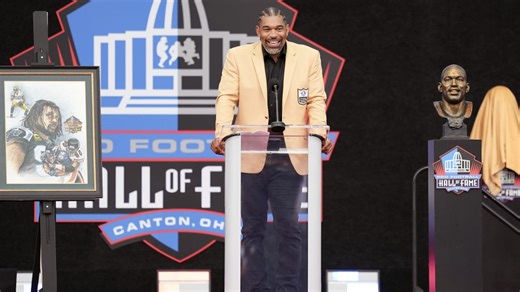 Julius Peppers shares fond Bears memories in Hall of Fame speech