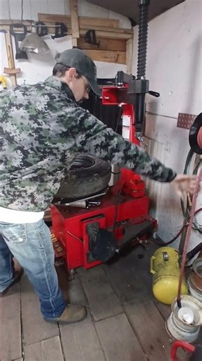 KT-800 with universal assist arm installing 14 ply mobile home tire