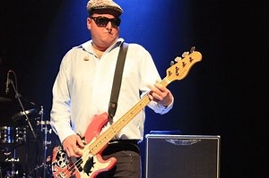 Eric Wilson (bassist) ~ Complete Wiki & Biography with Photos | Videos