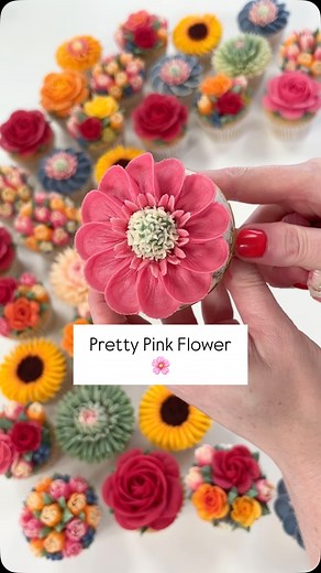882K views · 50K reactions | Pretty pink flower which I made whilst working on this gorgeous bright and cheery wedding order for Keinan & Jess who got married yesterday! Huge congratulations to you both 請 . #cupcakes #weddingcupcakes #flowers #floralcupcakes #buttercreamflowers #piping #baking #flowercupcakes #brightcolours #happy #wedding #cupcakedecorating #fyp #petalsbakehouse | Petals Bakehouse | Facebook
