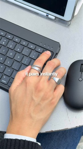 eric park on Instagram: "with any major change in my lifestyle, i like to make sure to have the perfect equipment to support me throughout the day 👨🏻‍💻 my latest addition: Satechi’s On The Go Keyboard and Mouse because it’s super duper lightweight, easy to use and has the battery life to keep up with my schedule 🔋 #Satechi #SatechiSetup #OnTheGo"