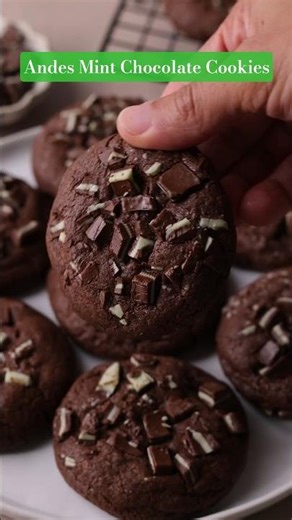 Chocolate mint cookies with Andes Mints! Recipe by ‪@brokenovenbaking‬ #chocolatemint #cookies