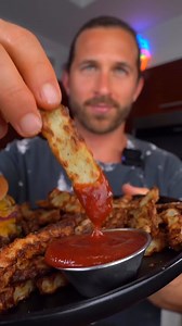 🍔 🍟 537 Cal Burger & Fries Meal 📍 I’ve had fries pretty much every single day for the past 4 years. I’ve tried every single recipe possible. Most steps are unnecessary so here’s The EASIEST Fries you’ll ever make! Burger recipe coming soon but wanted to use all the time to make sure you crush the fries recipe! ✅ Macros for the WHOLE Batch of Fries (½ on the plate): 360 Cals, 72g Carbs, 4g Fat, 9g Protein ✳️ Ingredients: 2 Medium Russet Potatoes (200g each) 4g Neutral Cooking Oil (I used Avoca