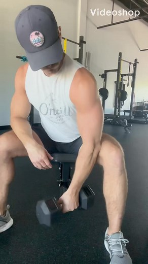 Exercise number 4 from my Steve Reeves workout #fitnessmotivation #fitness #gym #curls #triceps #fittclub #foryou #foryoupage Biceps -Barbell curl 3 x 8 70lbs -Seated incline dumbell curl 3 x 8 35lbs -One arm hanging isolation curl 3 x 8 30lbs Triceps -Skull crushers 3 x 8 100lbs -One arm behind head tricep extension dumbell 3 x 8 30lbs -tricep cable extension 3 x 8 82lbs | Fitt Club