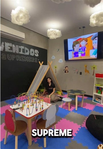 🎉 ¡Ahora en Supreme Family Fitness, pensamos en todos! 👶🧸 Nuestra Ludoteca Supreme es el espacio perfecto para que los más pequeños disfruten, aprendan y se diviertan mientras tú entrenas sin preocupaciones. 💪✨ 🏋️‍♀️ Tú te concentras en superar tus límites. 🎨 Ellos exploran su creatividad y energía. #LudotecaSupreme #Entrena #FamiliaSupreme