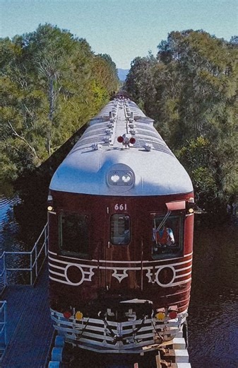 Ever wondered how the Solar Train works? Here’s a birds-eye view of the innovative curved solar panels on the roof of the train as it crosses the stunning Belongil Creek ☀️🚂🌿🌊 How many can you count? | Byron Solar Train