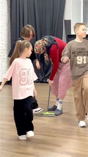 CLEANER DANCER PRANK 😂😡 Бабушка в Танцевальном Зале часть 2 🔥🔥