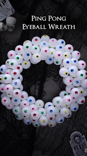 Gazing into the spooky season with this eye-popping wreath 👁️✨ | Blossom