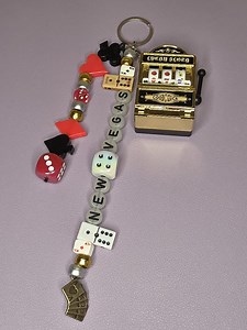 Las Vegas / Fallout New Vegas Slot Machine Beaded Kandi Keychain Glow in the Dark - Etsy