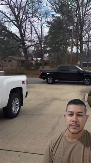 Felipe Sousa | Alta Performance on Instagram: "Esse vídeo não é sobre preço. É sobre valor. É nítido que o pai não está entregando apenas uma caminhonete. Ele está depositando confiança, responsabilidade e legado. O filho se emociona porque entende o peso do gesto. Não é um presente qualquer. É um símbolo de representatividade, de reconhecimento e de passagem. Ali existe história, esforço, trajetória e exemplo. É o pai dizendo, sem palavras: eu confio em você. Agora é sua vez. Momentos assim mar