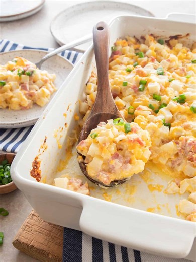 Cheesy Ham and Potato Casserole 🧀🥔🍖 Say RECIPE and I’ll DM you! #hamandpotatoes #comfortfoodcasserole #easyfamilydinner #leftoverham | All Things Mamma