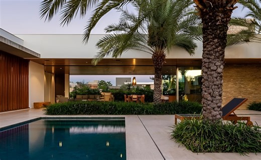 Paisagismo para piscina: dicas e 50 ideias para sua área externa