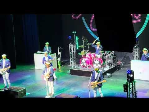 Yachtley Crew - I'm Alright (Kenny Loggins) Live NYC.