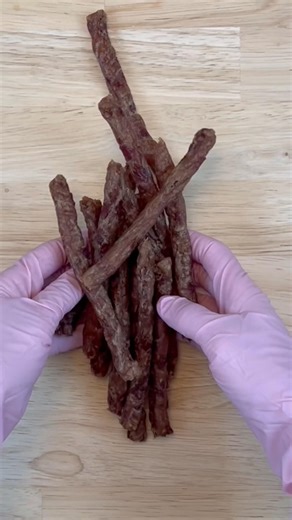 DOG & CAT HOMEMADE TURKEY JERKY #dogs #cats #petreels