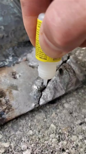 Fixing An Aluminum Mailbox Door That Got Hit By A Car Using Super Glue And Baking Soda (DIY Hack) #mailbox #Zephaniah317 #superglue #bakingsoda #mailboxhitbycar #aluminumrepair #diymailbox #strongbond #glue #welding #fixit #aluminumwelding #diyhacks #supergluehack #diyhack #superglueandbakingsoda #Nthefastlane