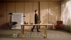 1.1K views · 411 reactions | Richora • Weibo : comercial de TV « ¡El tercer episodio de la exploración exclusiva "miel" es nuestro "flash profesional" Wang Yibo!Manténgase enfocado y muestre su actitud. Sigue a Yibo en el universo de miel de Richora. Explora la dulce estética y sana a todos con calidez. »  La voz de Yibo es relajante  happie~ | Las Manos de Yibo | Facebook