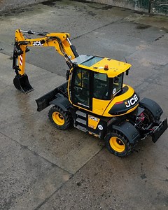 241K views · 2.7K reactions | Designed and engineered without compromise. Introducing the #JCB Hydradig PLUS and PRO, which integrates seamlessly with the new #JCB Raptor tiltrotator attachment. Discover more: brnw.ch/21wI4Y7. | JCB | Facebook