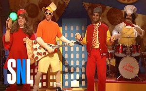 (中英)SNL搞笑短剧：Pizza Town-被音乐打扰的抓捕现场