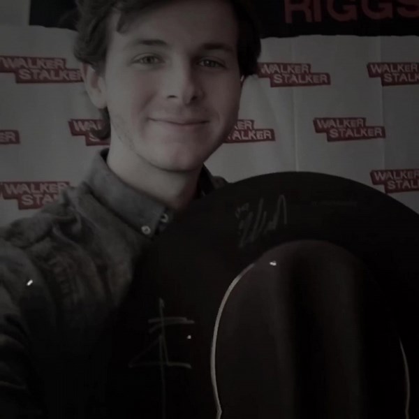 pov: u are chandler’s gf and you love to take pictures of him distracted and with his fans 🤍 #chandlerriggs #edit #thewalkingdead #carlgrimes #fypfyp